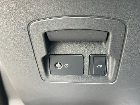 Used 2025 Land Rover Range Rover Velar Dynamic SE image 15