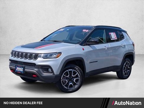 Used 2024 Jeep Compass Trailhawk AWD/4WD image 1