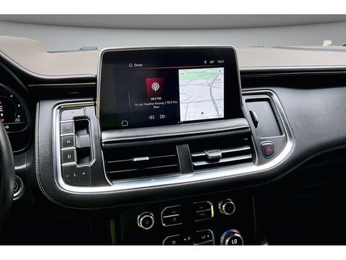 Used 2023 GMC Yukon XL AT4 w/ AT4 Premium Package AWD/4WD image 9