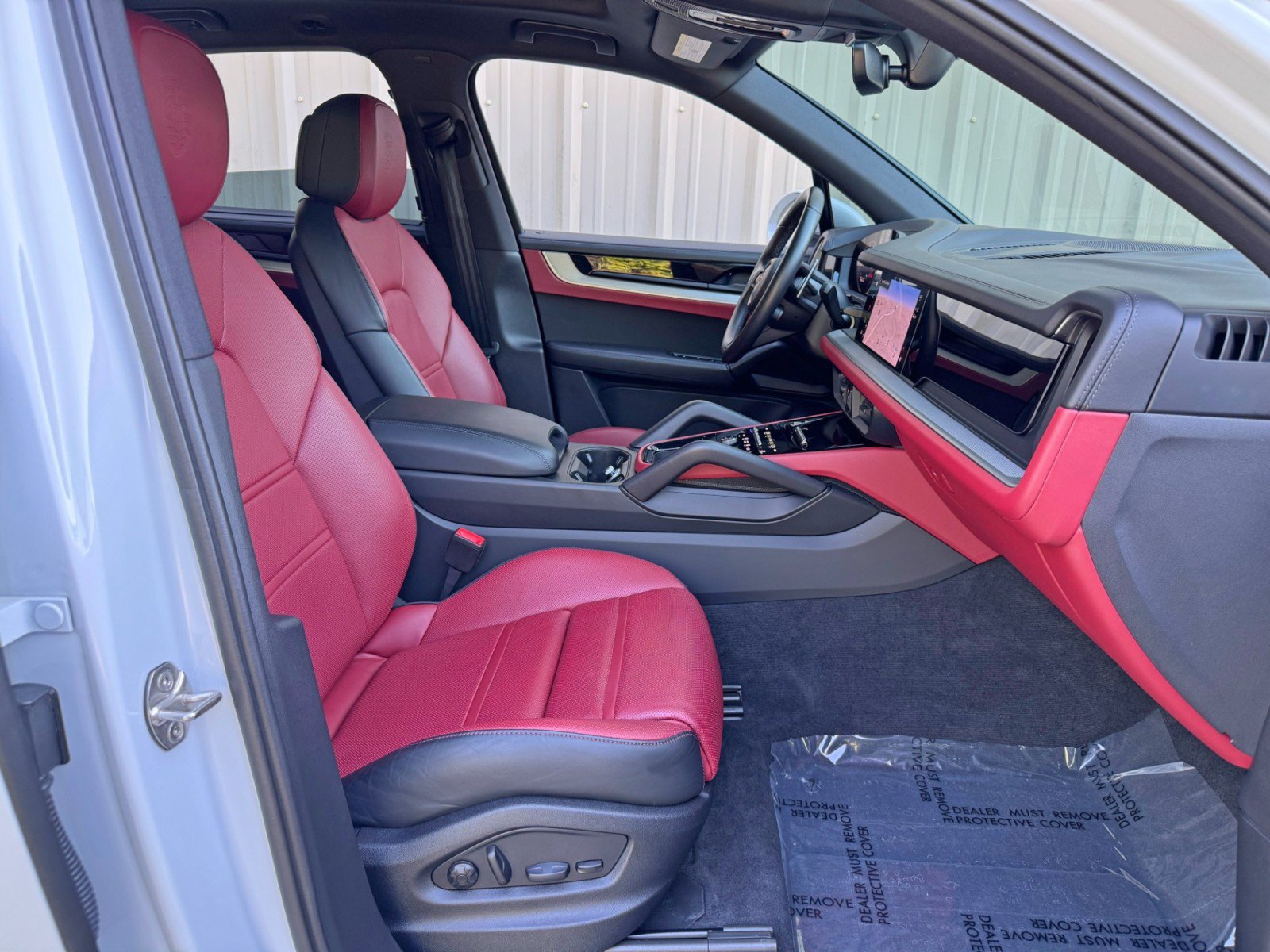 Used 2024 Porsche Cayenne AWD/4WD image 16