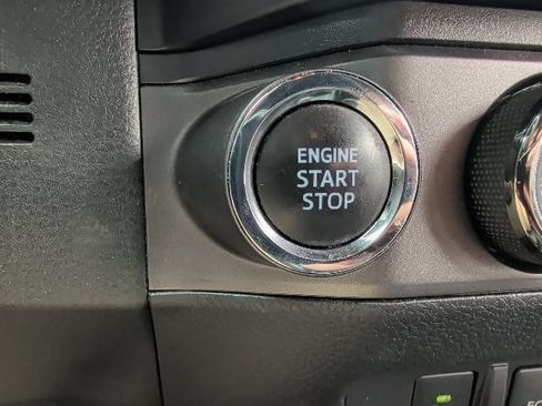 Used 2021 Toyota Tacoma TRD Off-Road w/ Technology Package AWD/4WD image 8