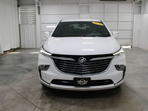 Used 2023 Buick Enclave Essence image 3