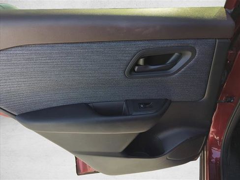 Used 2023 Nissan Rogue S AWD/4WD image 9