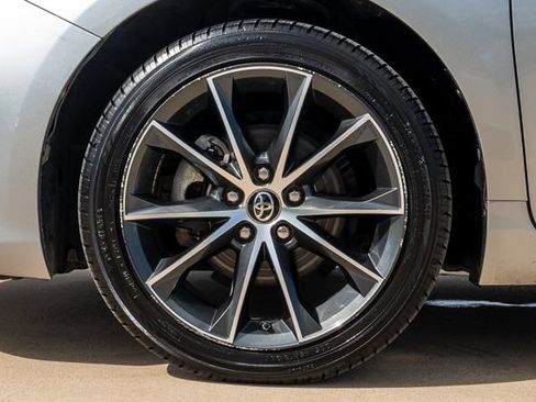 Used 2017 Toyota Camry XSE FWD image 6