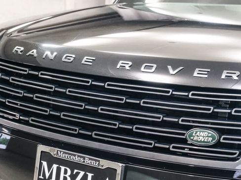 Used 2024 Land Rover Range Rover SE AWD/4WD image 12