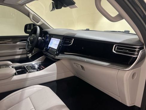 Used 2022 Jeep Wagoneer Series II w/ Convenience Group I AWD/4WD image 26