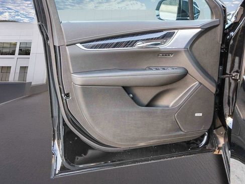 Used 2025 Cadillac XT6 Premium Luxury image 30