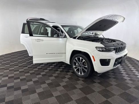 Used 2023 Jeep Grand Cherokee Overland w/ Adv Protech Group III AWD/4WD image 15