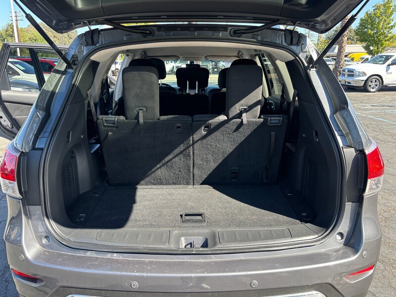 Used 2015 Nissan Pathfinder SV w/ Trailer Tow Package FWD image 11