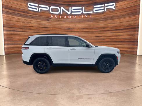 New 2026 Jeep Grand Cherokee Altitude image 7