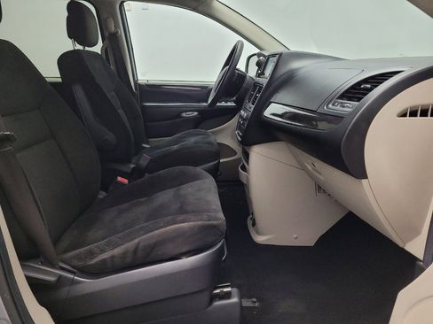 Used 2020 Dodge Grand Caravan SE image 21