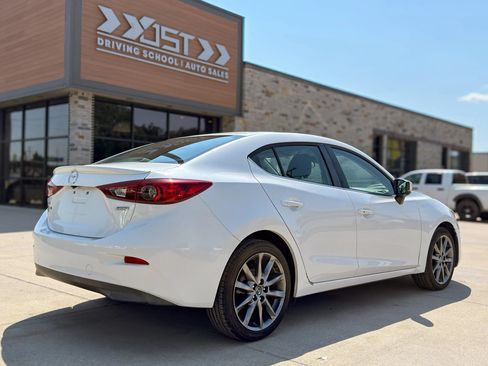 Used 2018 MAZDA MAZDA3 Touring FWD image 8