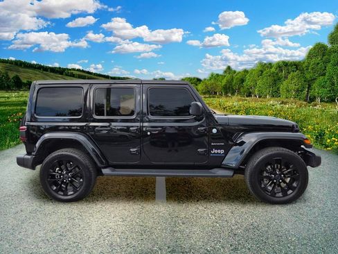 Used 2024 Jeep Wrangler Unlimited Sahara w/ Technology Group AWD/4WD image 7