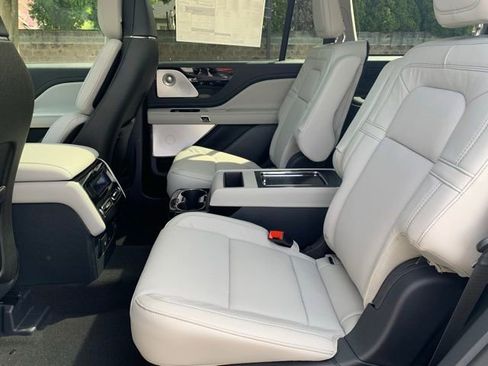 New 2025 Lincoln Aviator Reserve w/ Equipment Group 201A image 18