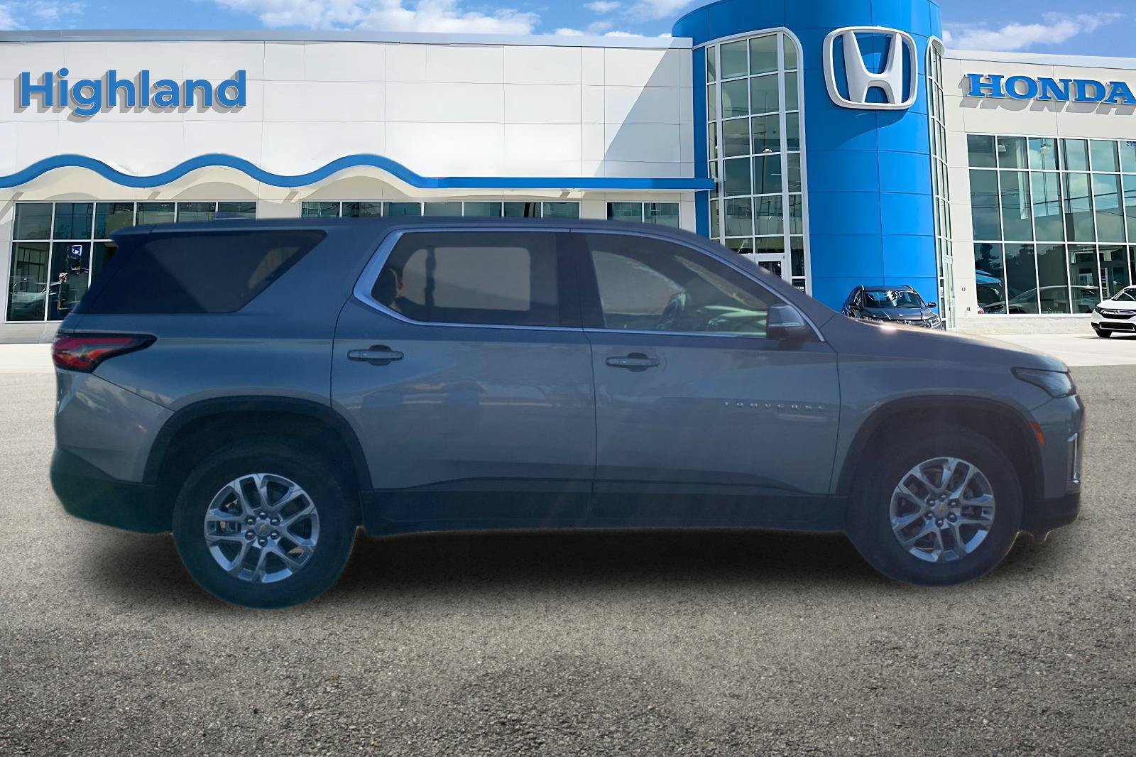 Used 2023 Chevrolet Traverse LS w/ Safety Package AWD/4WD image 6