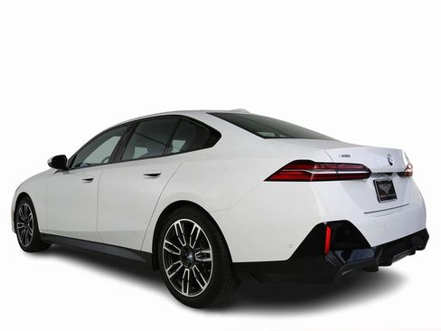 Used 2024 BMW 530i xDrive w/ M Sport Package image 7