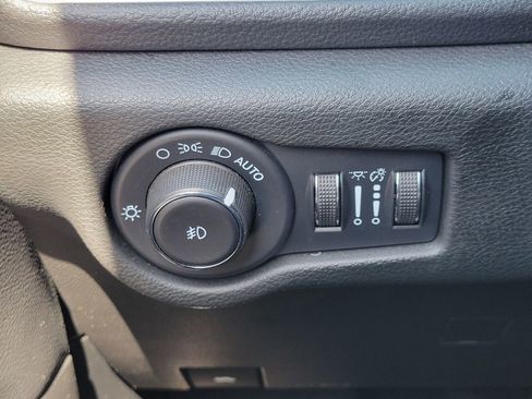 Used 2023 Chrysler Pacifica Touring-L w/ S Appearance Package FWD image 12