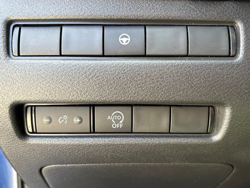 Used 2023 Nissan Rogue SV FWD image 16