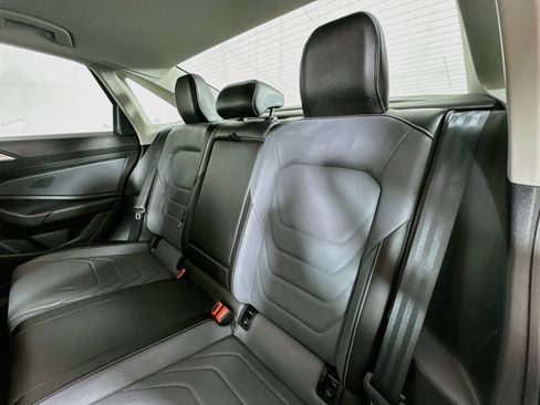 Used 2025 Volkswagen Jetta SEL FWD image 24