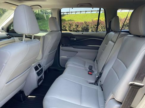 Used 2018 Honda Pilot Touring image 12