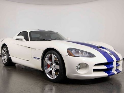 Used 2006 Dodge Viper SRT-10 w/ VOI9 Edition image 2