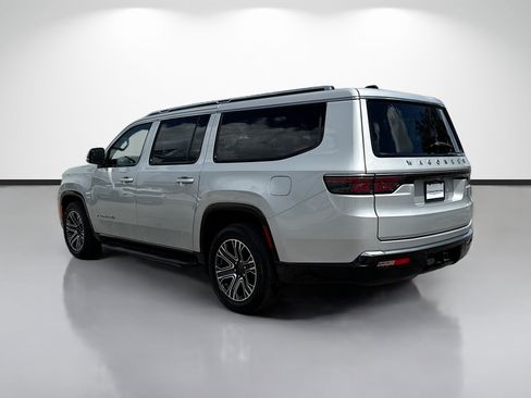 Used 2024 Jeep Wagoneer L Series II w/ Flexible Seating Group RWD image 5