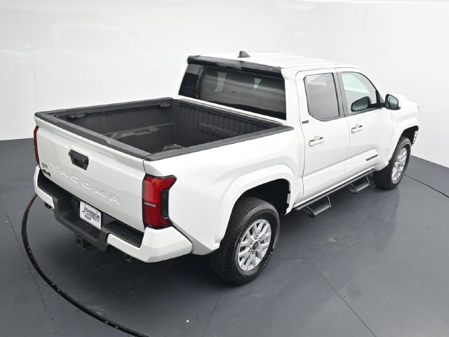 Used 2024 Toyota Tacoma SR5 AWD/4WD image 32
