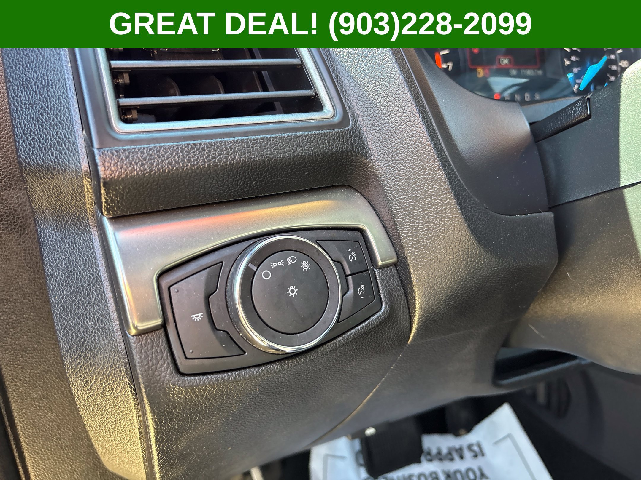 Used 2018 Ford Explorer XLT FWD image 25