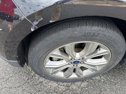 Used 2019 Ford Edge Titanium AWD/4WD image 2