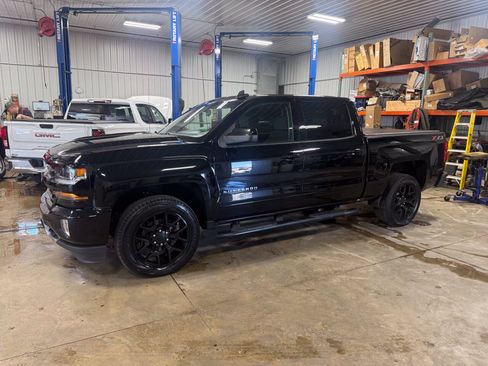 Used 2018 Chevrolet Silverado 1500 LT w/ All Star Edition AWD/4WD image 4