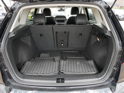 Certified 2023 Volkswagen Taos SE w/ Panoramic Sunroof Package AWD/4WD image 18