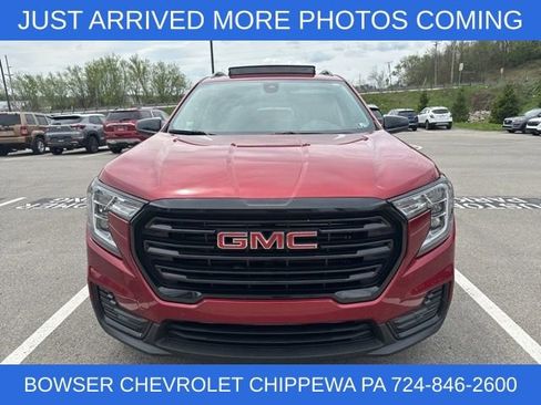 Used 2023 GMC Terrain SLE w/ Driver Convenience Package image 9