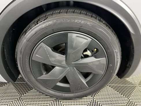 Used 2025 Toyota Prius LE image 12