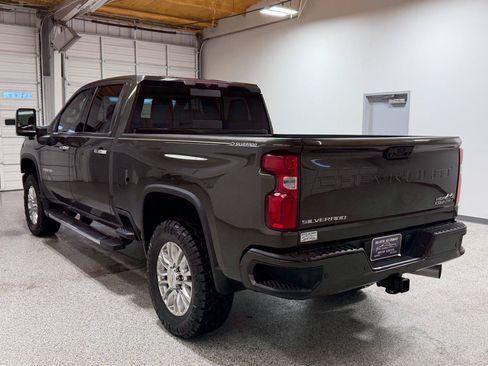 Used 2022 Chevrolet Silverado 2500 High Country w/ Safety Package II AWD/4WD image 2
