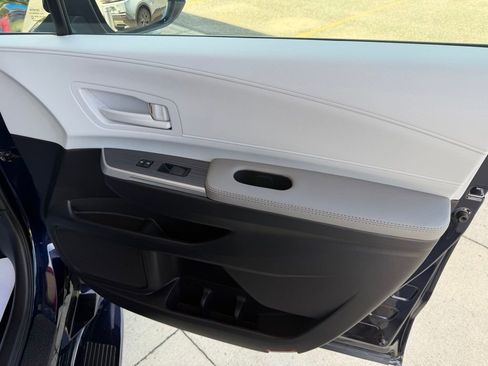 Used 2026 Toyota Sienna LE FWD image 32