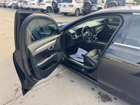 Used 2017 Volvo S90 T6 Momentum w/ Vision Package image 16