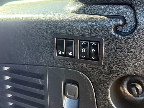 Used 2020 Cadillac Escalade ESV Platinum image 36