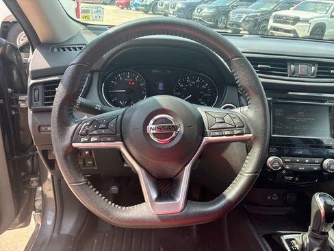 Used 2020 Nissan Rogue SV FWD image 21