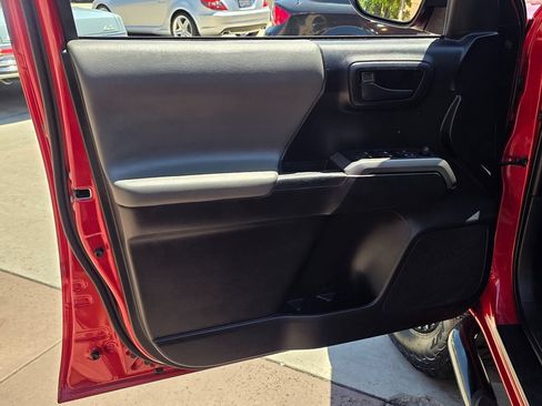 Used 2019 Toyota Tacoma SR5 RWD image 29