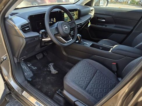 Used 2025 Nissan Kicks SV w/ Illumination Package image 7