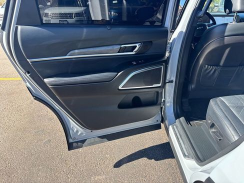 Used 2023 Kia Telluride SX Prestige X-Line image 16