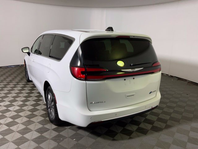 Used 2024 Chrysler Pacifica Limited FWD image 9