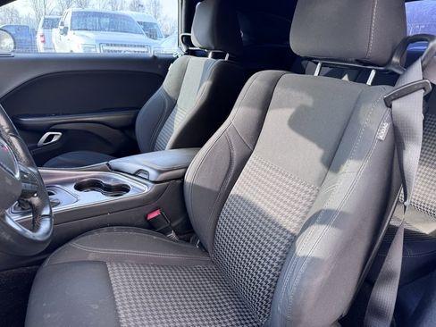 Used 2016 Dodge Challenger SXT w/ Blacktop Package image 6