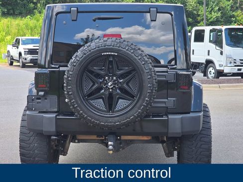 Used 2018 Jeep Wrangler Unlimited Sahara AWD/4WD image 3