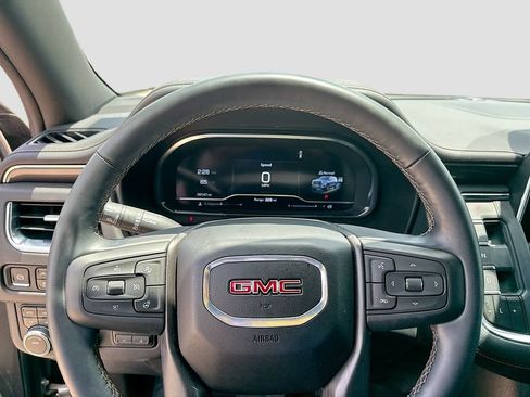 Used 2024 GMC Yukon AT4 w/ Technology Package AWD/4WD image 14