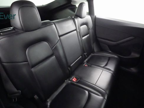 Used 2021 Tesla Model Y Long Range image 10