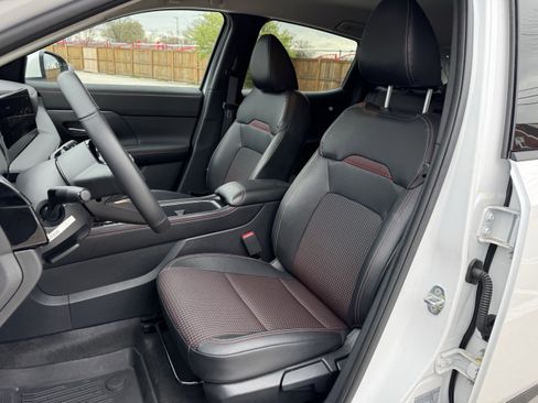 Used 2025 Nissan Kicks SR w/ Illumination Package image 25