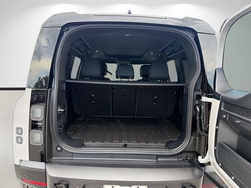 New 2026 Land Rover Defender 110 X-Dynamic SE AWD/4WD image 12