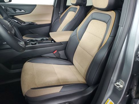 Used 2025 Chevrolet Equinox ACTIV image 12