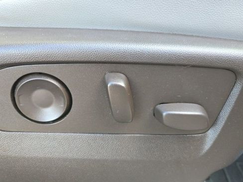 Used 2022 GMC Yukon XL SLT w/ SLT Premium Package image 28